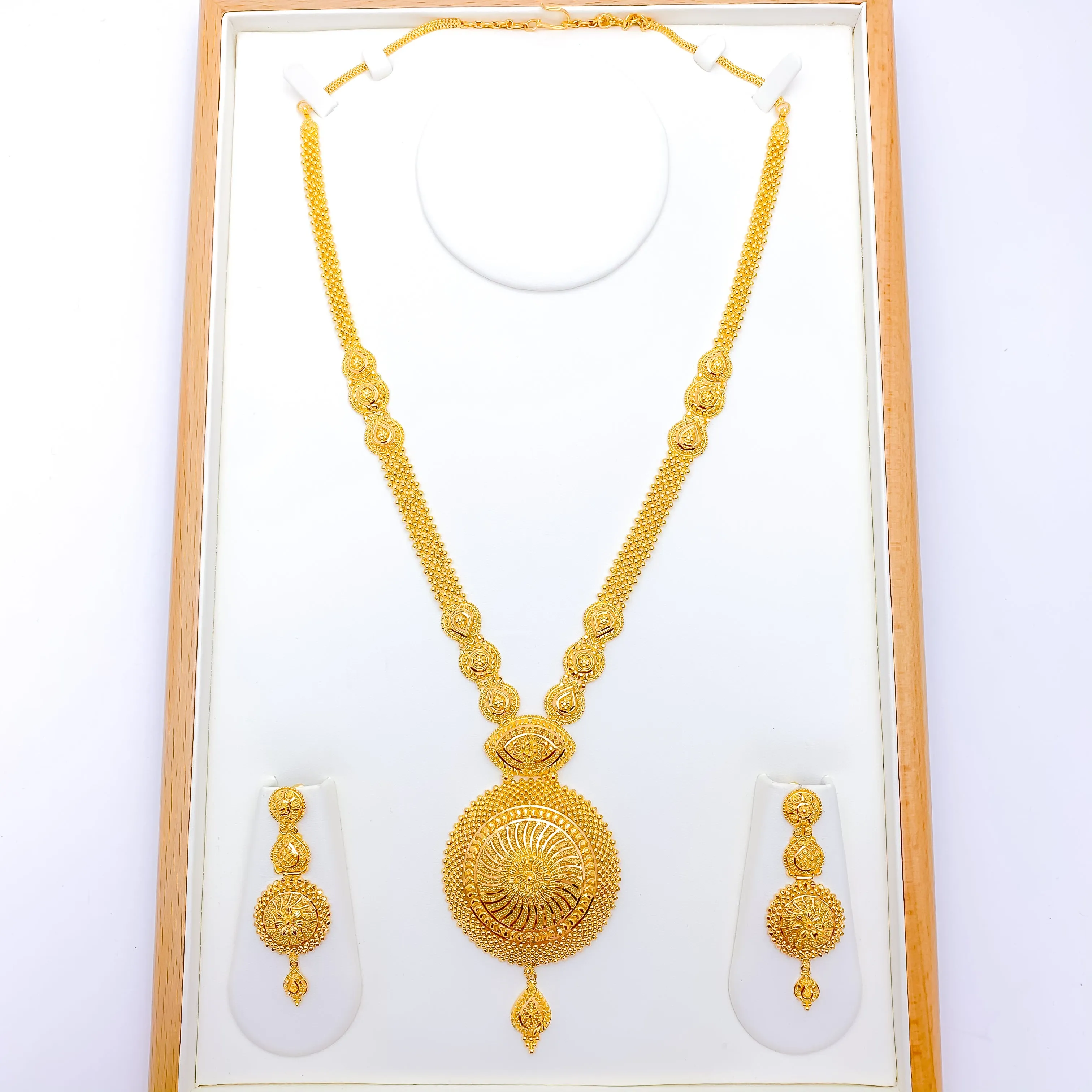 Beautiful Swirling Long Necklace Set