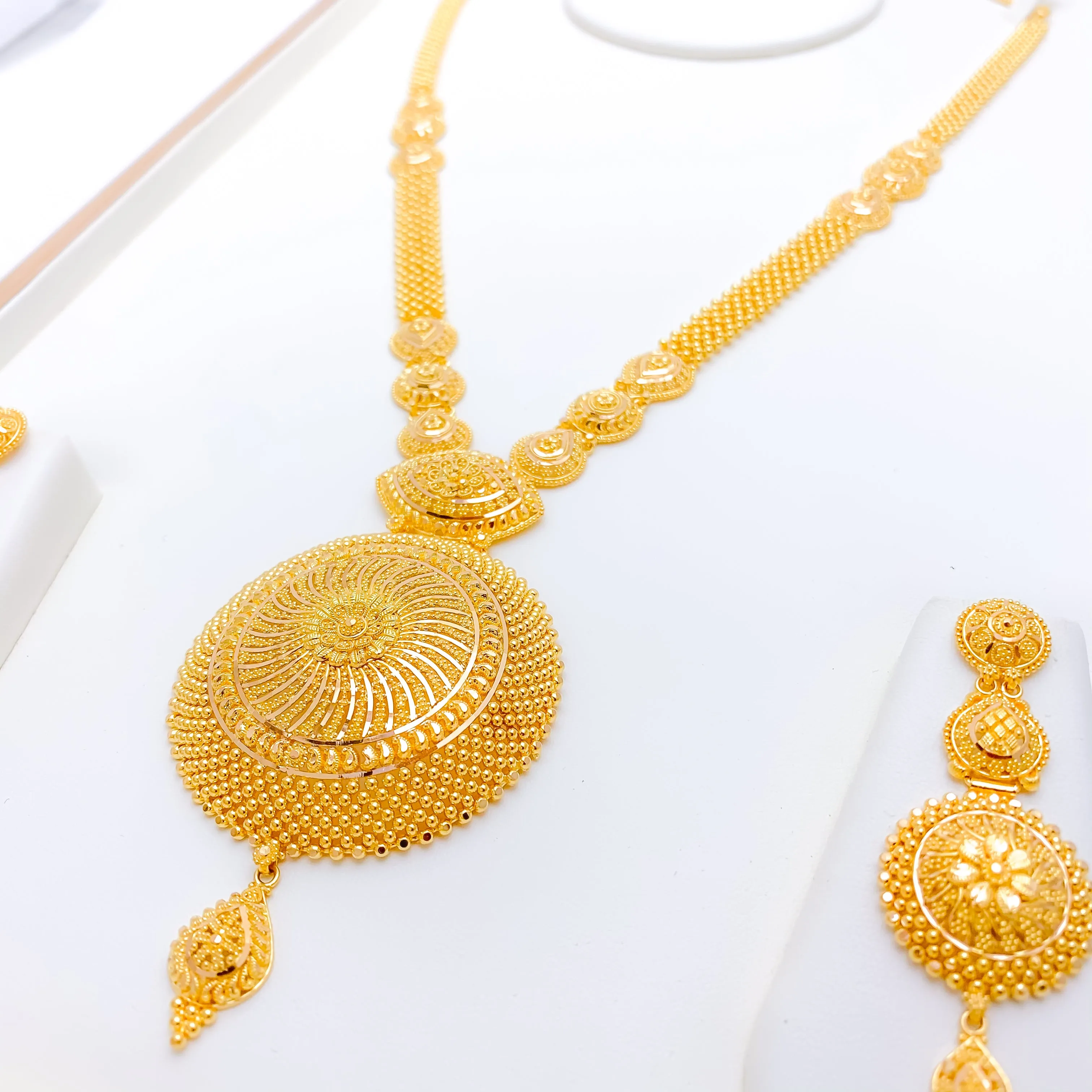 Beautiful Swirling Long Necklace Set