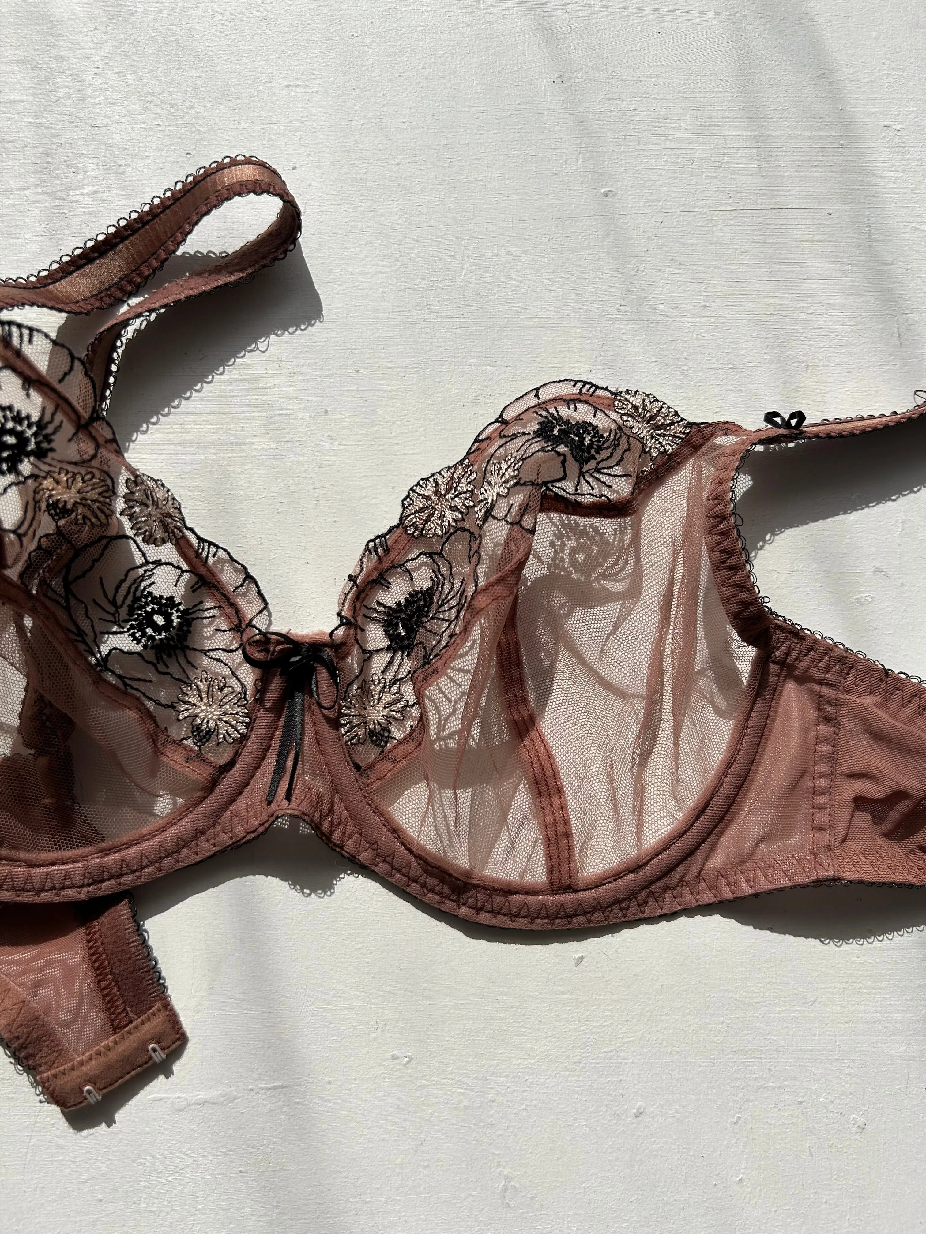 Beige lace vintage bra (75D)