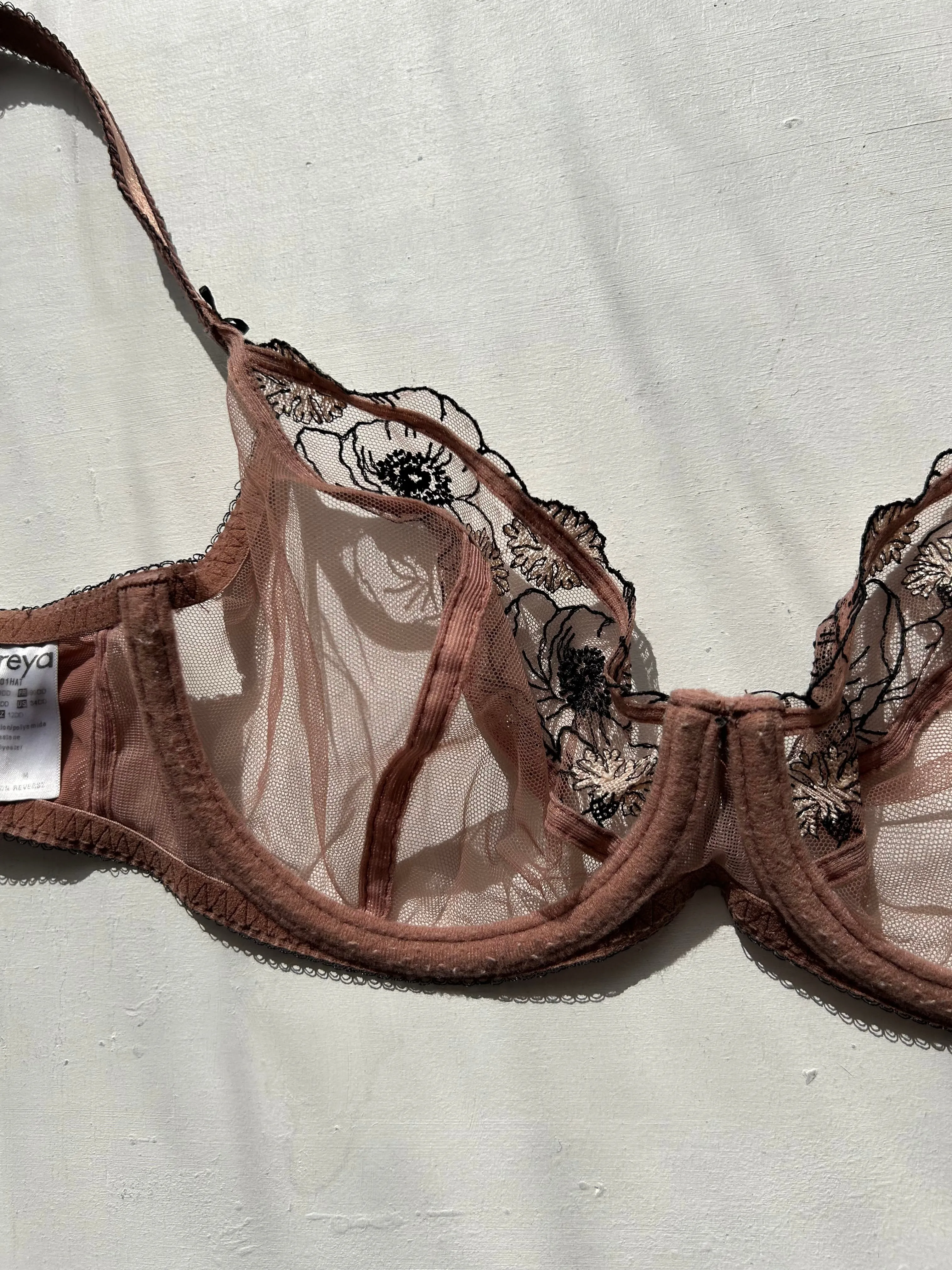 Beige lace vintage bra (75D)