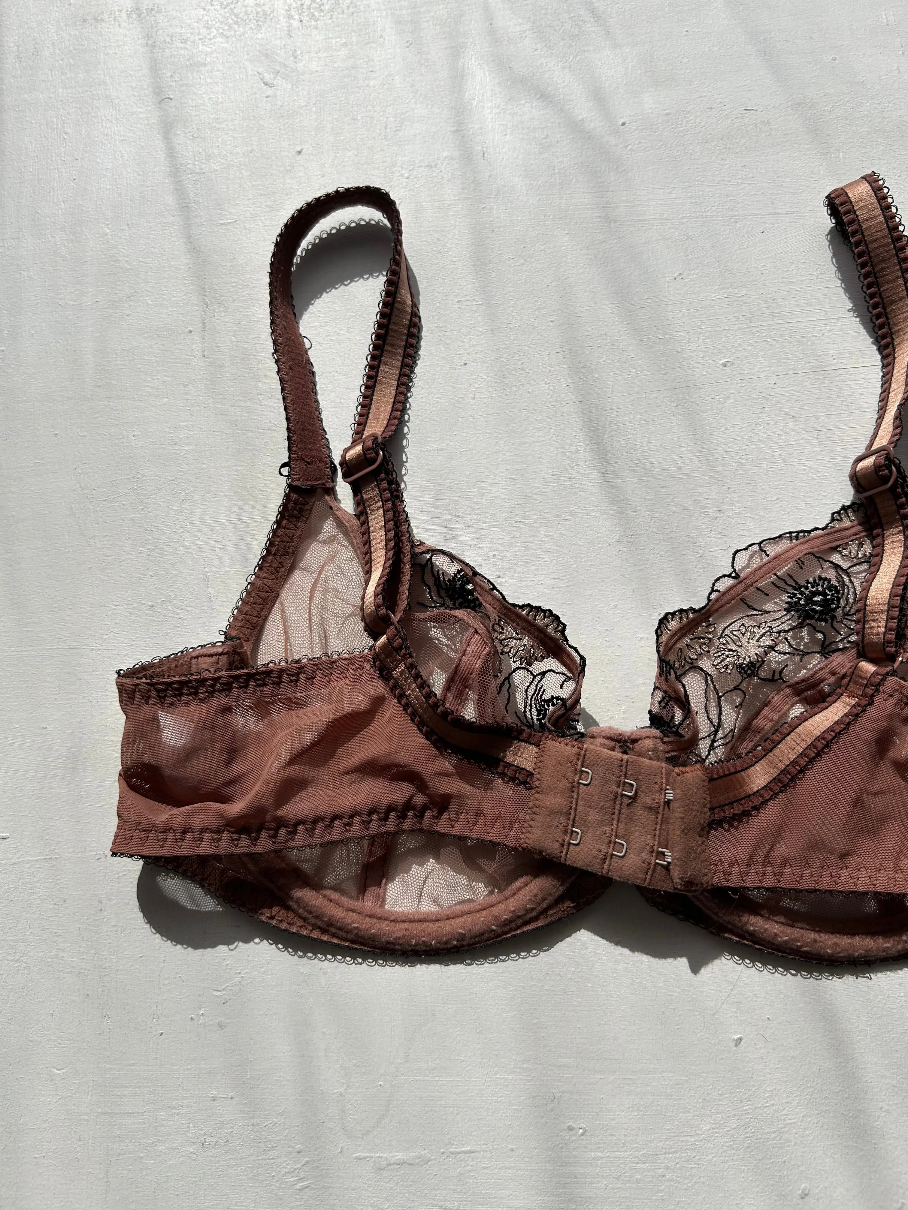 Beige lace vintage bra (75D)